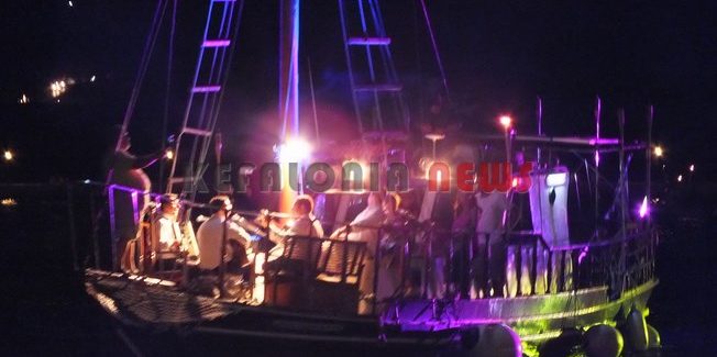 Ήταν μια όμορφη βραδιά με τραγούδια και καντάδες.