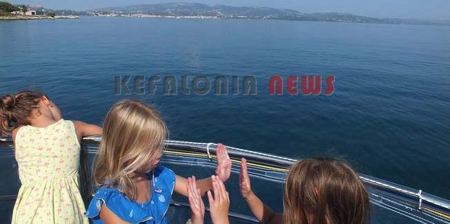 Ένα απίθανο ημιυποβρύχιο της εταιρείας “Atlantis Submarine”.