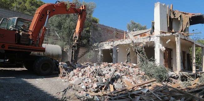 Κατεδαφίζονται αυθαίρετα σε  Κεφαλονιά σε Αιτωλοακαρνανία, Κορινθία και Αχαΐα