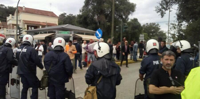 Φεύγουν τα ΜΑΤ από την Λευκίμη.