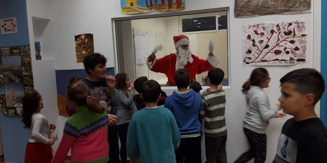 ”Διαβάζοντας ένα  χριστουγεννιάτικο παραμύθι” στο ΚΔΑΠ ΙΡΙΣ