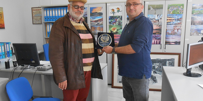 Την τιμητική πλακέτα του παρέλαβε Ο Γιάννης Κρούσος.