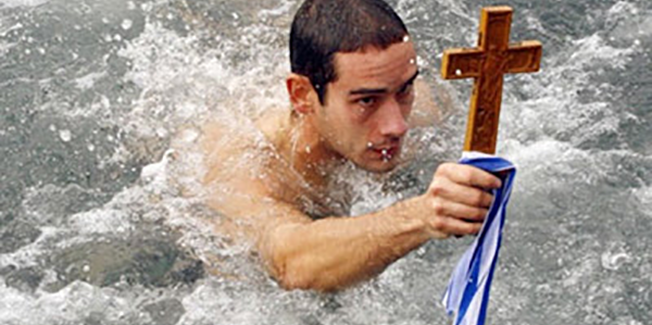 Χειμερινή κολύμβηση σε κρύο νερό και τα καλά που προσφέρει στην υγεία.