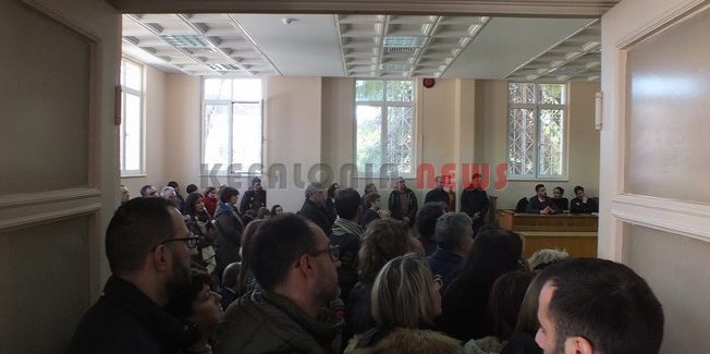 Χαιρετίζουμε την αλληλεγγύη στις δύο  βοηθούς νοσηλεύτριες, συνεχίζουμε τον αγώνα για τη λειτουργία της ψυχιατρικής κλινικής!