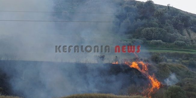 Άναψαν φωτιά με 7-9 μποφόρ στο Ληξούρι
