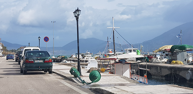 Αντικατάσταση κατεστραμμένων φανοστατών