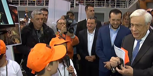 Ο Περιφερειάρχης Θεόδωρος Γαλιατσάτος στο πλευρό  του Δημοτικού Σχολείο Άφρας Κέρκυρας