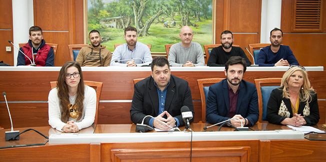 “Συζητάμε με τη νέα γενιά”