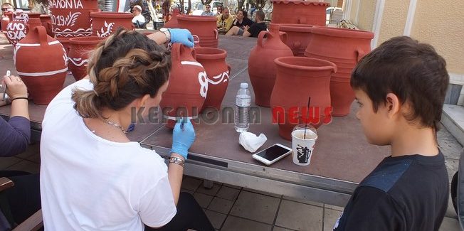 Συνεχίζεται το βάψιμο των σταμνών