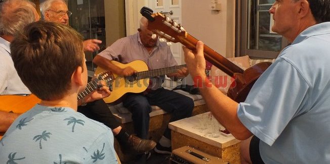 ΤΟ ΑΡΓΟΣΤΟΛΙ  ΤΡΑΓΟΥΔΑΕΙ ΜΙΚΗ ΘΕΟΔΩΡΑΚΗ