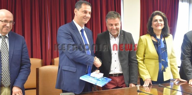 Επίσκεψη του Υπουργού Χάρη Θεοχάρη στην Κεφαλονιά.