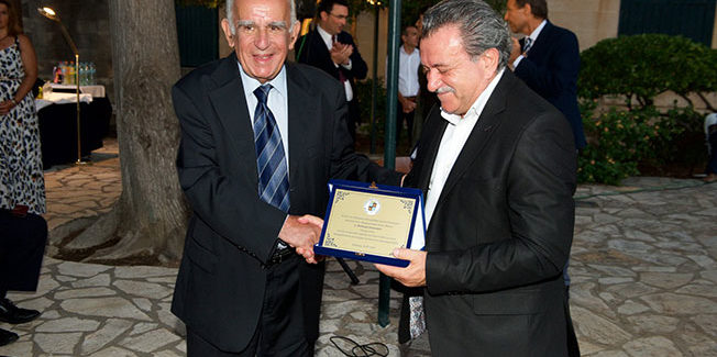 Περί Πινακοθήκης Άγγελου Γιαλλινά.