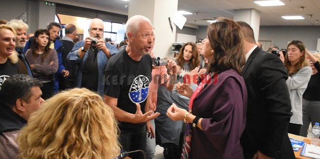 Δυναμικά και με ……αυθάδεια.