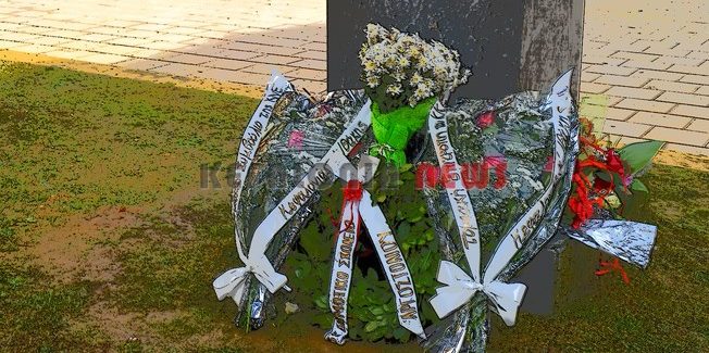 Κατάθεση στεφανιών του ΕΚΚΙ και του ΚΚΕ στο μνημείο των Ηρώων του Πολυτεχνείου
