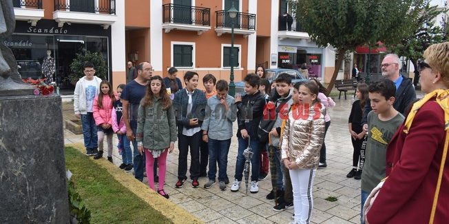 Λουλούδια και στεφάνια από Δημοτικά Σχολεία για το Πολυτεχνείο.