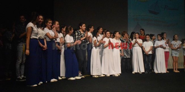 «ΕΔΩ ΚΑΡΑΒΙΑ ΠΝΙΓΟΝΤΑΙ ΒΑΡΚΟΥΛΕΣ ΑΡΜΕΝΙΖΟΥΝ».