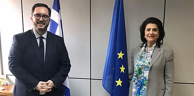 Η Περιφερειάρχης Ρόδη Κράτσα με τον Πρόεδρο του ΟΚΑΝΑ