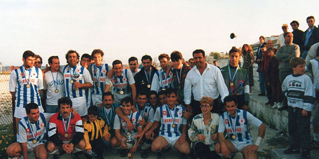 Mια μεγάλη παρέα υπογράφει επίσημα το καταστατικό που αφορούσε την ομάδα ποδοσφαίρου με έμβλημα το αστέρι….