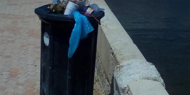 ΑΡΓΟΣΤΟΛΙ: Η ρύπανση είναι φυσικό φαινόμενο και τουριστικό αξιοθέατο.