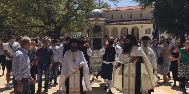 Αγνοώντας τα έκτακτα μέτρα για την διασπορά του κορωνοϊού ……