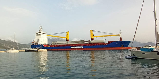 Κάτω τα ξερά σας από  τα βουνά μας και τα νησιά μας