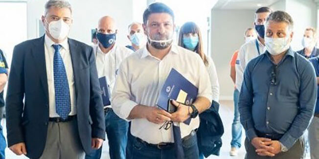 «Βουλευτής & Α/περιφερειάρχης αλληλοσυγχαίρονται ενώ έχουν  αφήσει το νησί ανοχύρωτο»