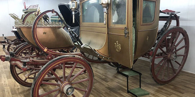 Ολοκληρώθηκε η εκκένωση του Στάβλου και η μεταφορά των αμαξών στο Τατόϊ