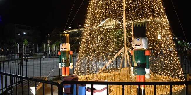 Παραμονή Χριστουγέννων στο Λιθόστρωτο 2020 εν μέσω πανδημίας.