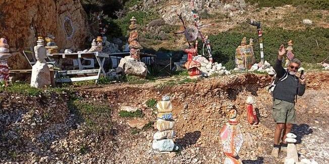 Γιάννης Θεοτοκάτος: Ο Ποριώτης δημιουργός της “Φτωχής Τέχνης” της παραλίας!