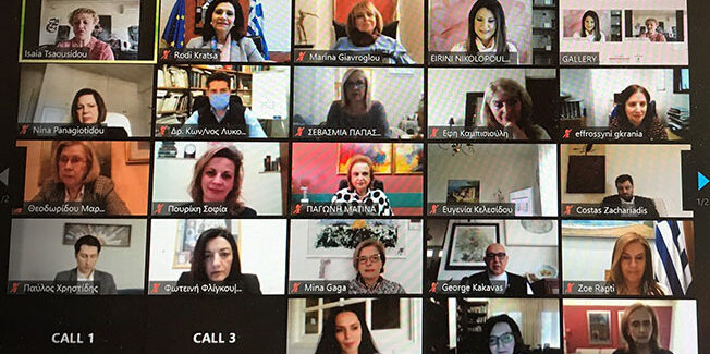 Ανάμεσα σε εκείνους που βράβευσαν τις 20 τιμώμενες γυναίκες  γιατρούς & νοσηλεύτριες