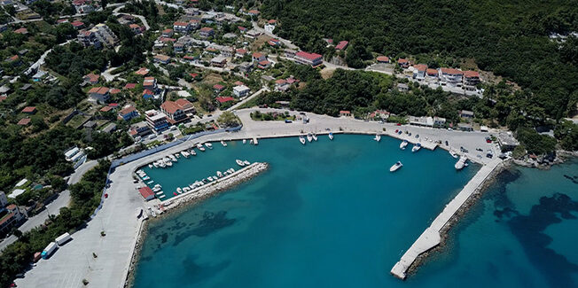 Αναμένοντας τη σωτηρία…