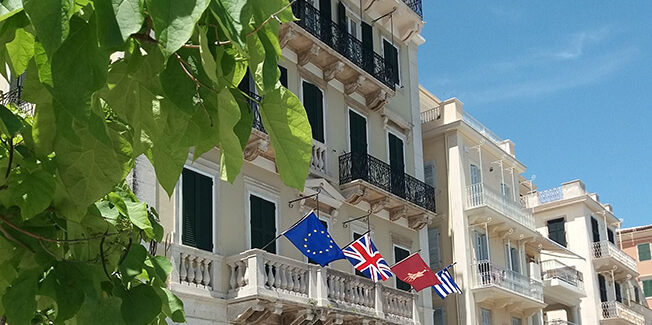 Πρόκληση με βρετανική σημαία στην Κέρκυρα λίγο πριν τις εορτές