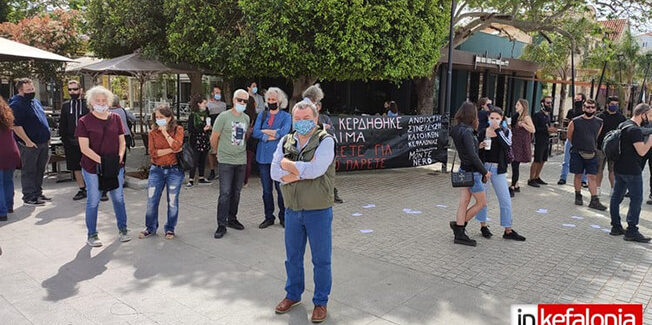 Ο Θόδωρος Γαλιατσάτος στη συγκέντρωση της Εργατικής Πρωτομαγιάς.