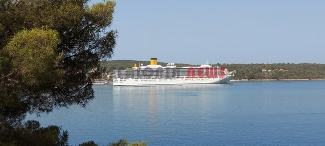Απίστευτο, κρουαζιερόπλοιο στο Αργοστόλι.