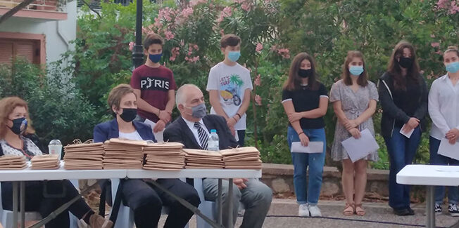 ΑΠΟΝΟΜΗ  ΒΡΑΒΕΙΩΝ & ΕΠΑΙΝΩΝ  ΤΟΥ ΜΑΘΗΤΙΚΟΥ ΛΟΓΟΤΕΧΝΙΚΟΥ ΔΙΑΓΩΝΙΣΜΟΥ