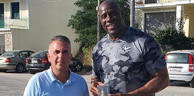 Προτομή του Οδυσσέα στον Ματζικ Τζόνσον