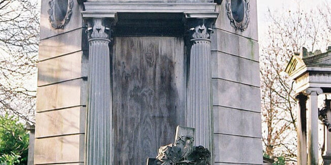 The Guardian:  Βανδαλισμένο το ταφικό μνημείο του Κεφαλονίτη ευεργέτη Παναγή Βαλλιάνου στο Λονδίνο
