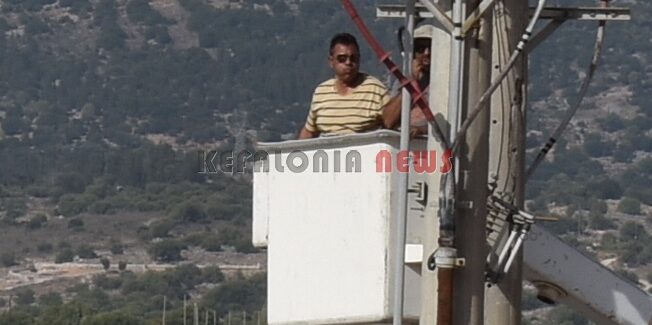 Βλάβη σε κολόνα της ΔΕΗ δίπλα στην Εθνική Τράπεζα.