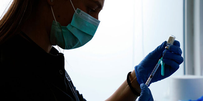 Σε λειτουργία η πλατφόρμα για τον εμβολιασμό κατ’ οίκον