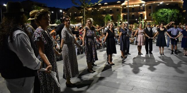 Με μεγάλη επιτυχίαπραγματοποιήθηκε η επετειακή  μουσικοχορευτική παράσταση των  «ΚΕΦΑΛΛΗΝΩΝ»