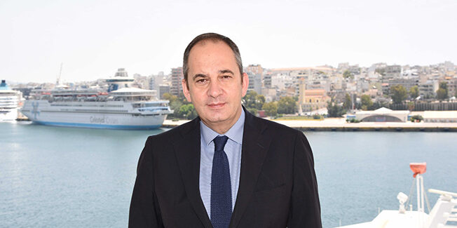 Με απόφαση Πλακιωτάκη το Λιμενικό αναλαμβάνει τον έλεγχο της  επιβίβασης στα πλοία.