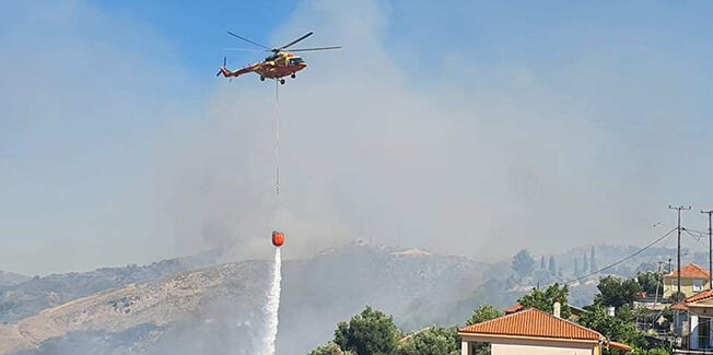 Η φωτιά σαρώνει και σήμερα την Κεφαλονιά