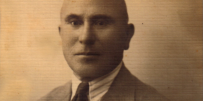 Στη μνήμη του περίφημου λόγιου  Σπύρου Σκηνιωτάτου