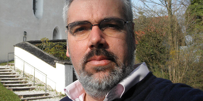 ΤΟ ΕΠΙΓΡΑΜΜΑ ΣΟΦΙΑΣ ΤΩΝ ΔΑΥΓΑΤΩΝ: Κριτές θα μας δικάσουν οι  αγέννητοι, οι νεκροί.