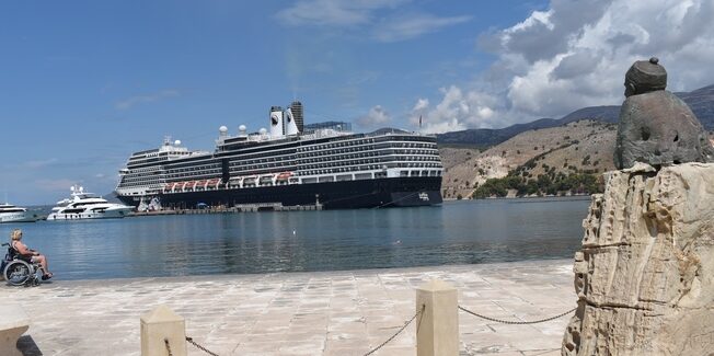Το κρουαζιερόπλοιο Holland America Line στο Αργοστόλι