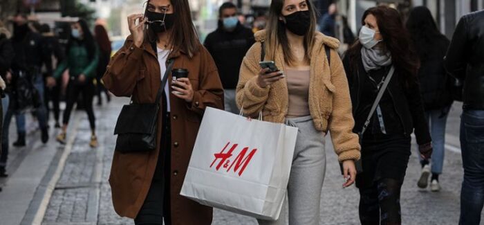 Τελευταίες ώρες πριν από τα νέα μέτρα – Τι θα ισχύει από τη Δευτέρα