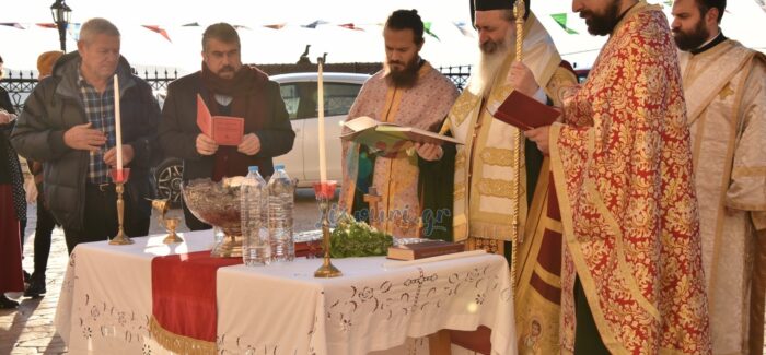 Αγιασμός και Αρχιερατική Θεία Λειτουργία στον αποκατεστημένο  απο τους σεισμούς Ι.Ν. Αγίων Αποστόλων Χαυδάτων