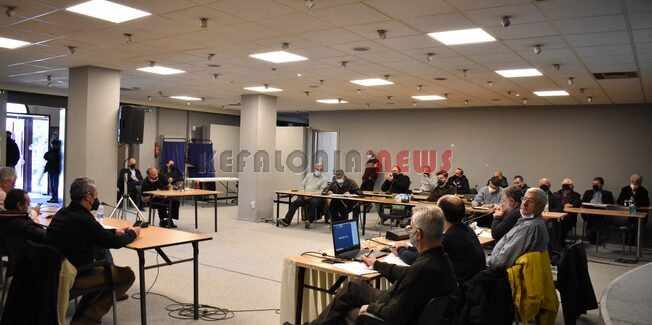 Επανέρχονται τα μέτρα covid στα δημοτικά και περιφερειακά συμβούλια