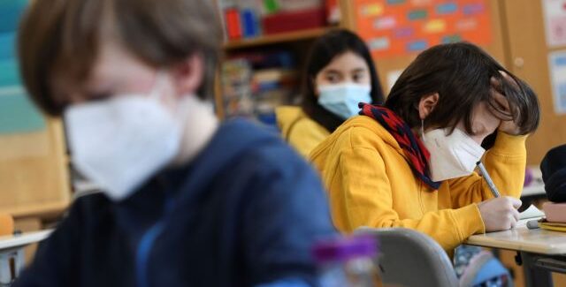 Τέλος η μάσκα στα σχολεία – Νέες οδηγίες του CDC