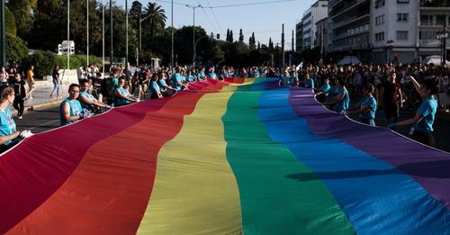Athens Pride 2022 | Περιττή κιτσαρία ή ανάγκη;